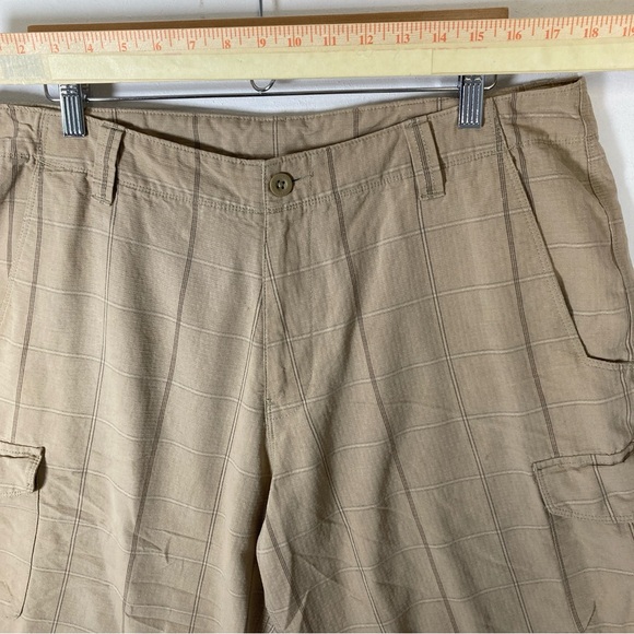 The North Face Rainier Surplus Cargo Shorts Mens Size 38 Beige Outdoor Camping - Picture 3 of 16